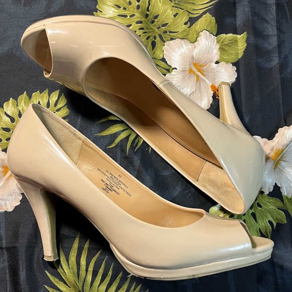 Merona Faux Patent Leather Nude Open Toe Heels (Fair condition) Size 8.5 - Picture 2 of 9